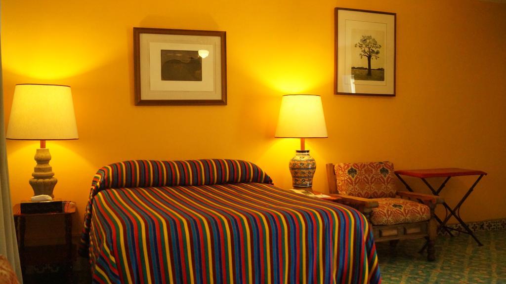 Casa De Las Flores Bed and Breakfast Tlaquepaque Habitación foto